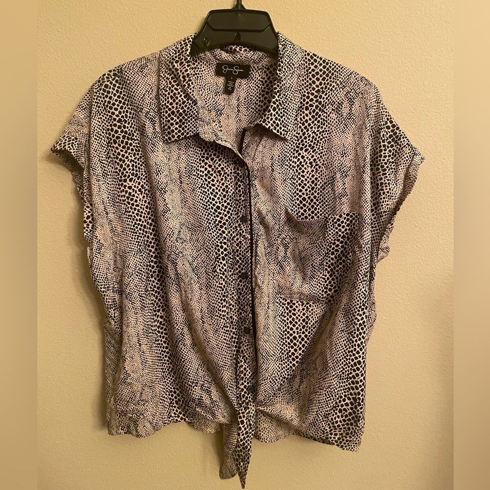 Jessica Simpson animal print tie front button up short sleeve blouse size L